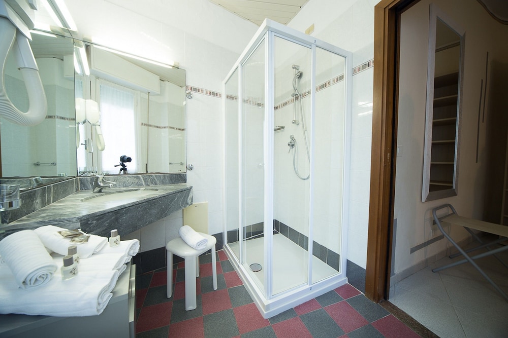Triple Room (Air Conditioning) - Photo 3