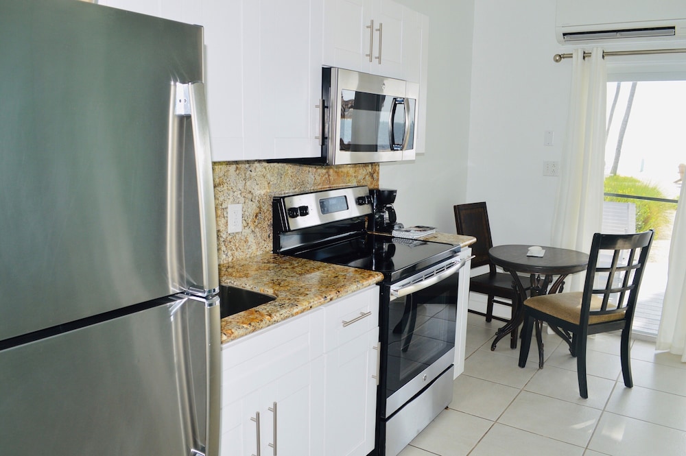 Oceanfront King Suite w/ Kitchen & Private Balcony - Photo 24