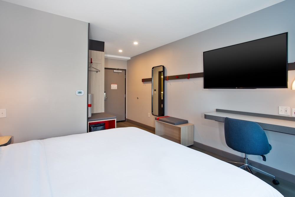 Standard Room, 2 Queen Beds, Accessible (Communications) - Photo 9