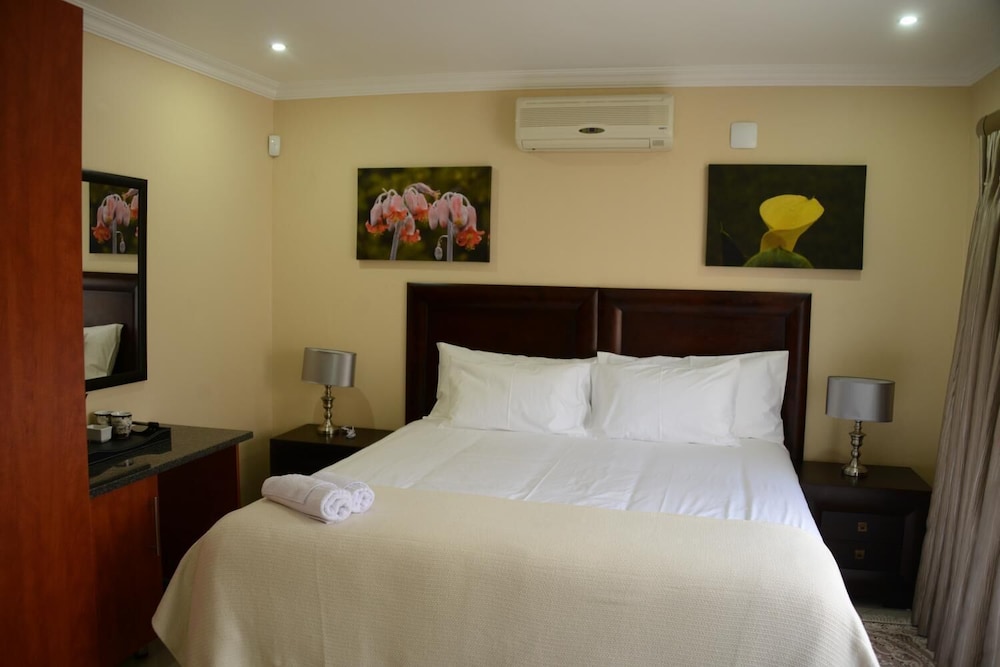 Room 1 - King Inhouse Room photo 2