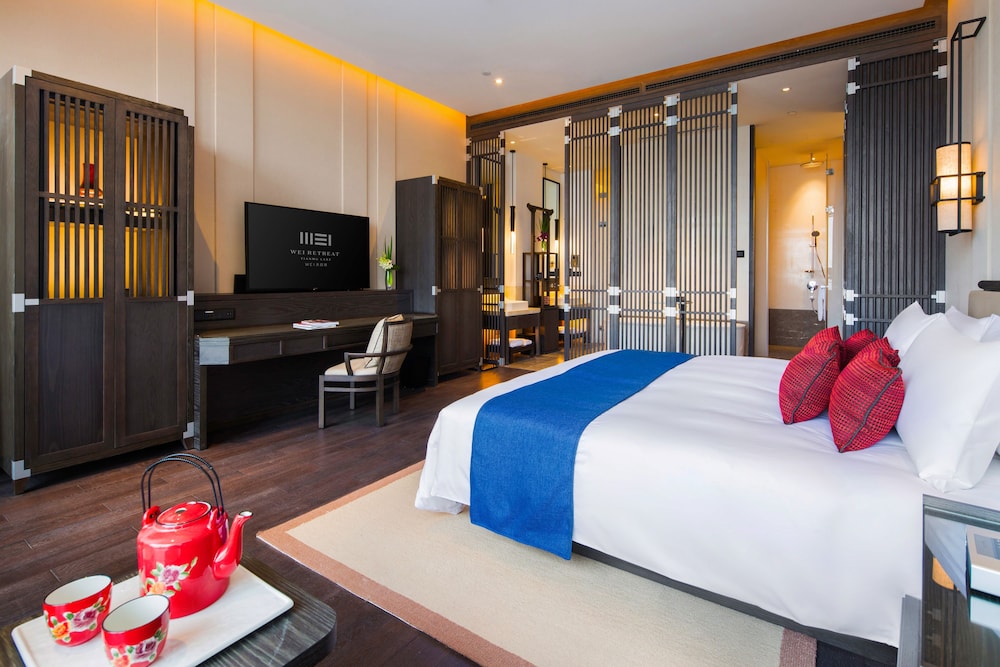 Deluxe King Room With Lake View photo 1