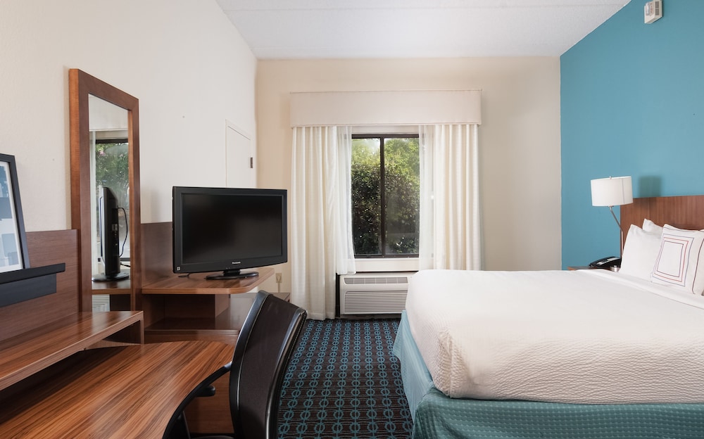Room, 1 King Bed (Mobility/Hearing Access, Roll-In Shwr) - Photo 1