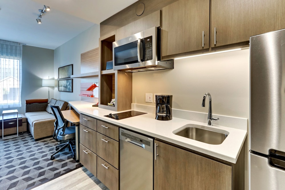 Suite, 1 Bedroom - Photo 11