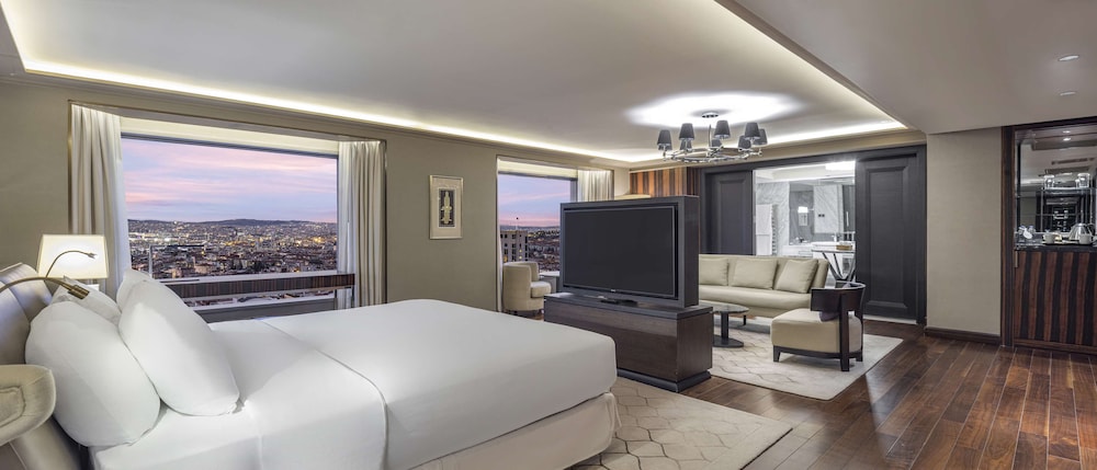 Presidential Suite, Club Lounge Access