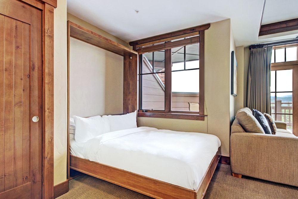 Studio (Condominium) photo 3