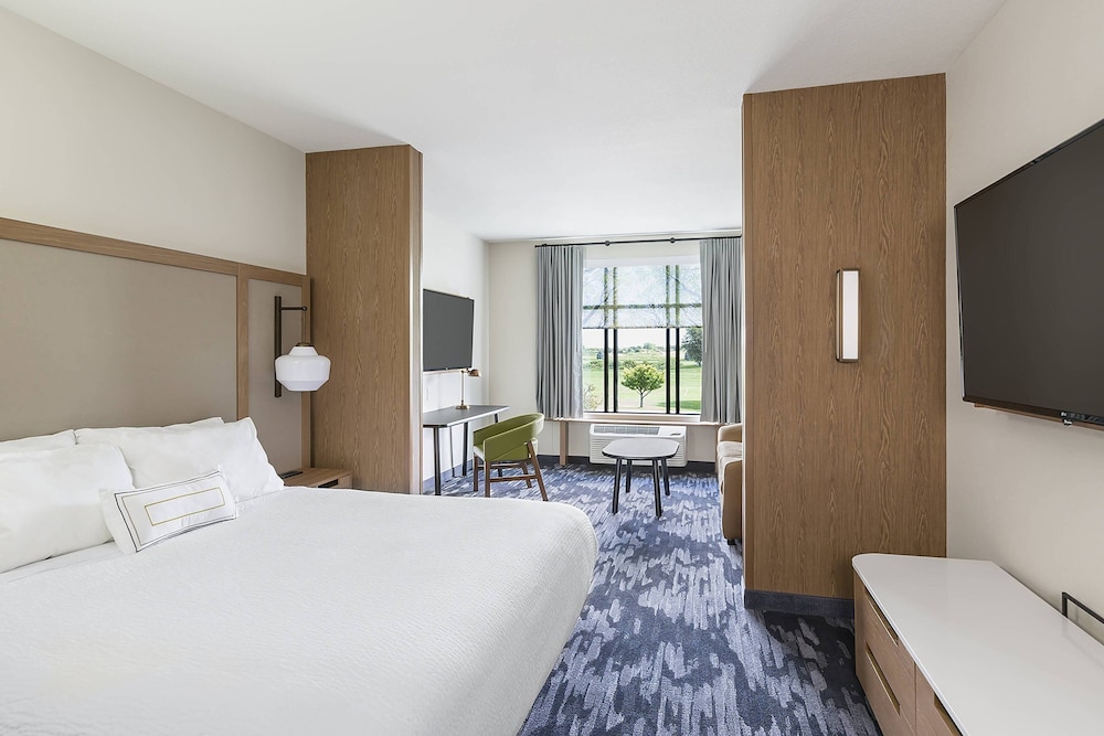 Room, 1 King Bed, City View (Mobility/Hearing Access, Roll-In Shwr)
