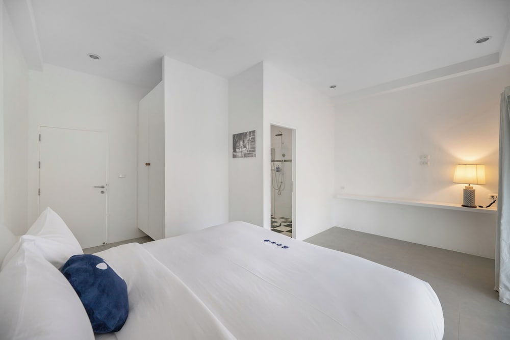 Deluxe Duplex, Pool View
