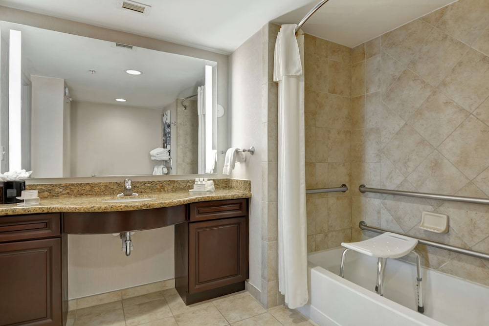 Suite, 1 King Bed, Accessible (Mobility & Hearing, Roll-in Shower)