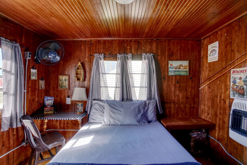 Cabin #4 - Gone Fishin' photo 2
