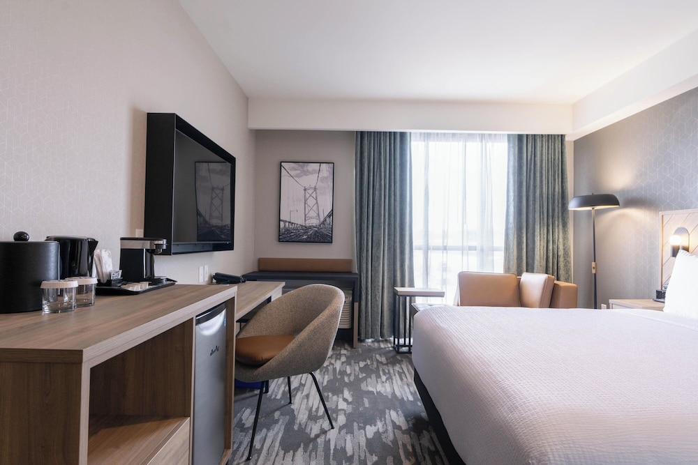 Standard Room, 1 King Bed (Euro Bathroom) photo 2