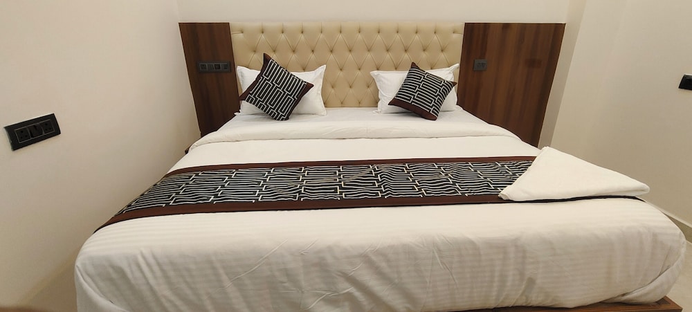 Deluxe Double Room, City View