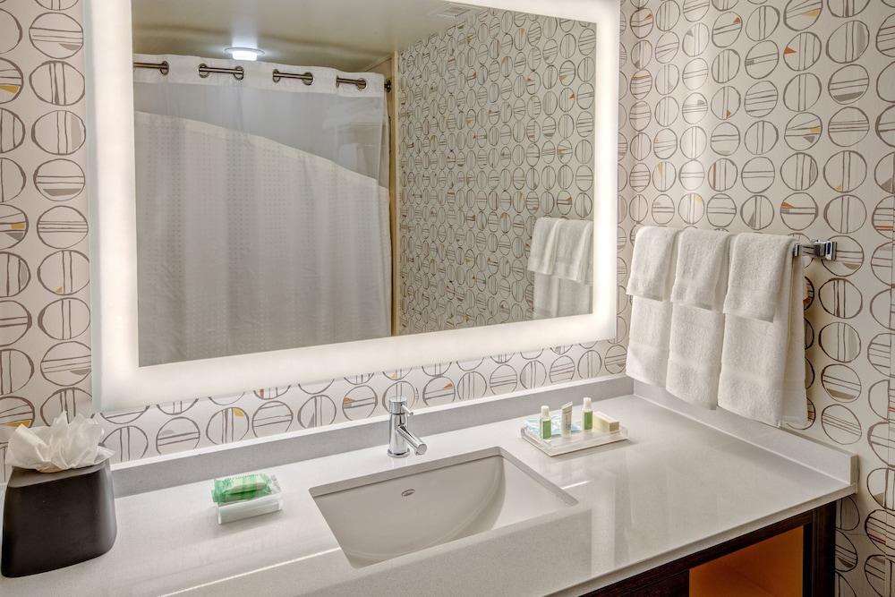 Standard Room, 2 Queen Beds - Photo 2