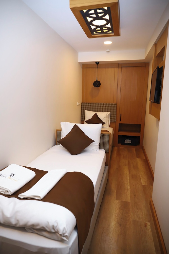 Economy Twin Room photo 1