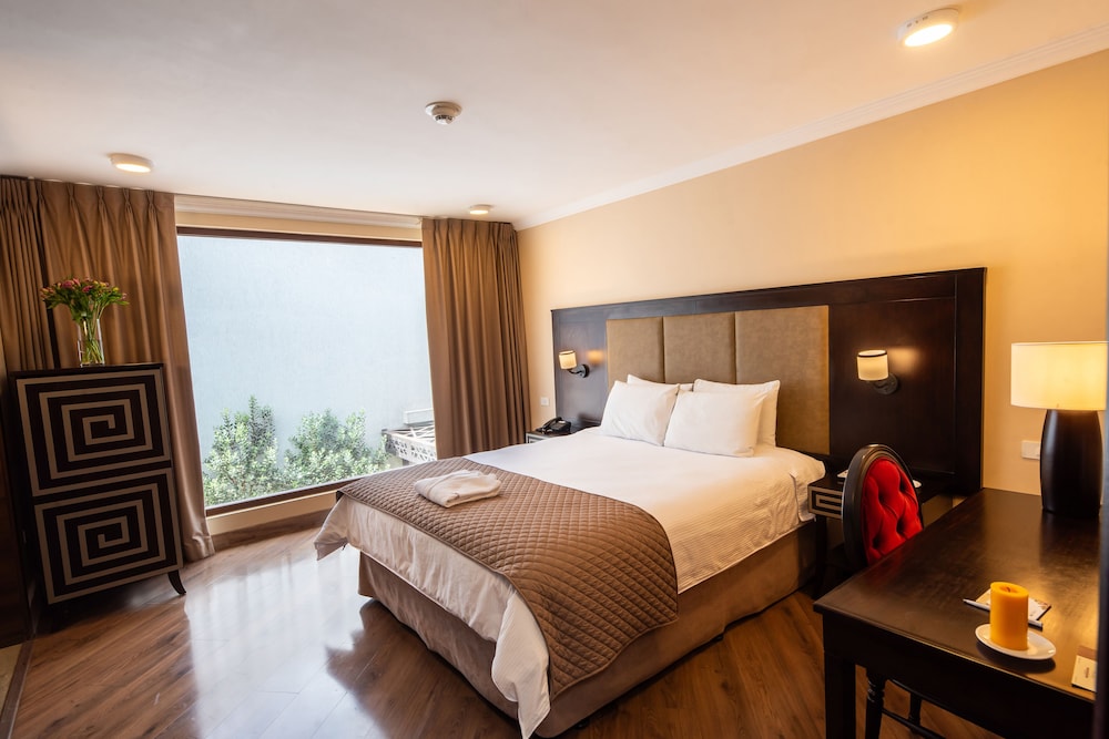 Superior Room, 1 Queen Bed photo 1