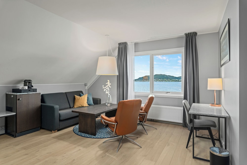 Junior Suite, Non Smoking - Photo 3