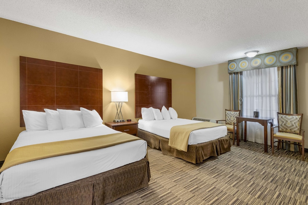 Standard Room, 2 Queen Beds, Smoking (Pet Friendly) photo 3