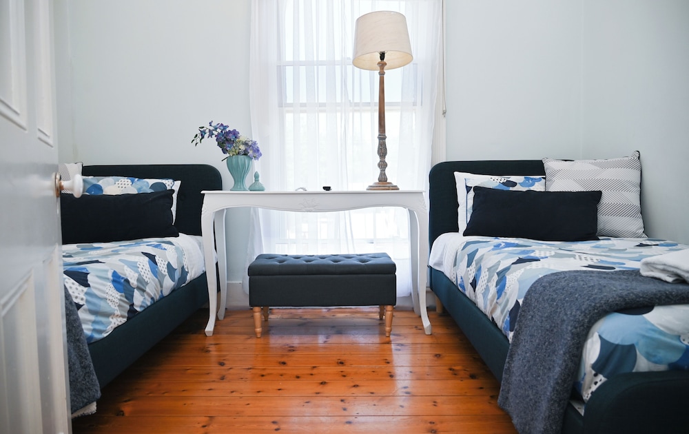 Standard Room, Non Smoking, Jetted Tub (Westwing Apartment Twin) photo 2