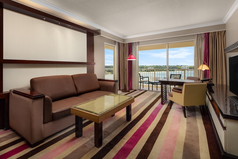 Bayview Corner Suite (Club Lounge Access) - Photo 3