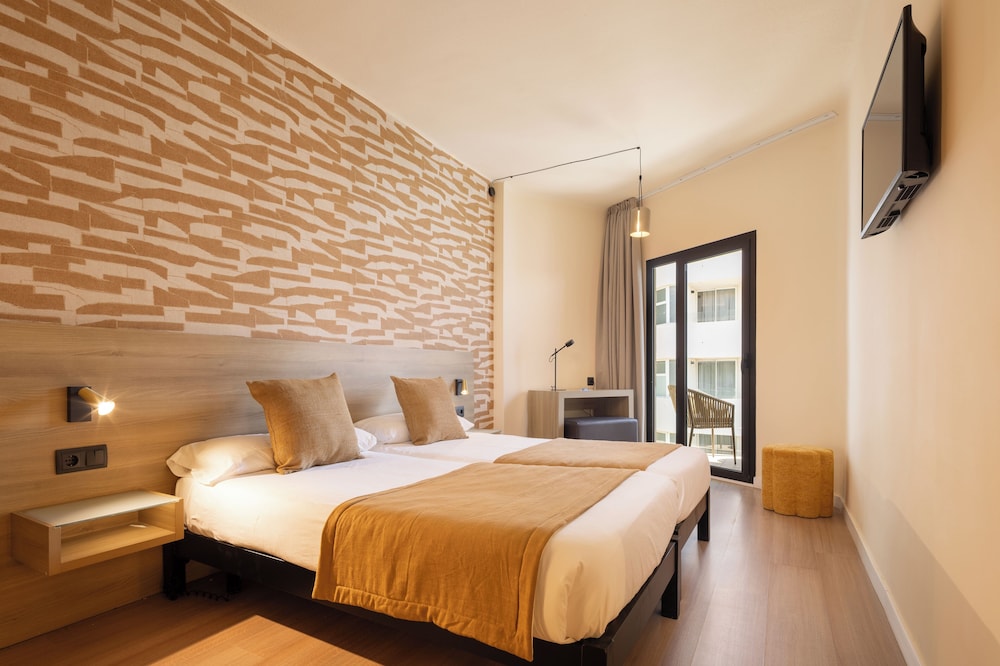 Twin Room, Balcony