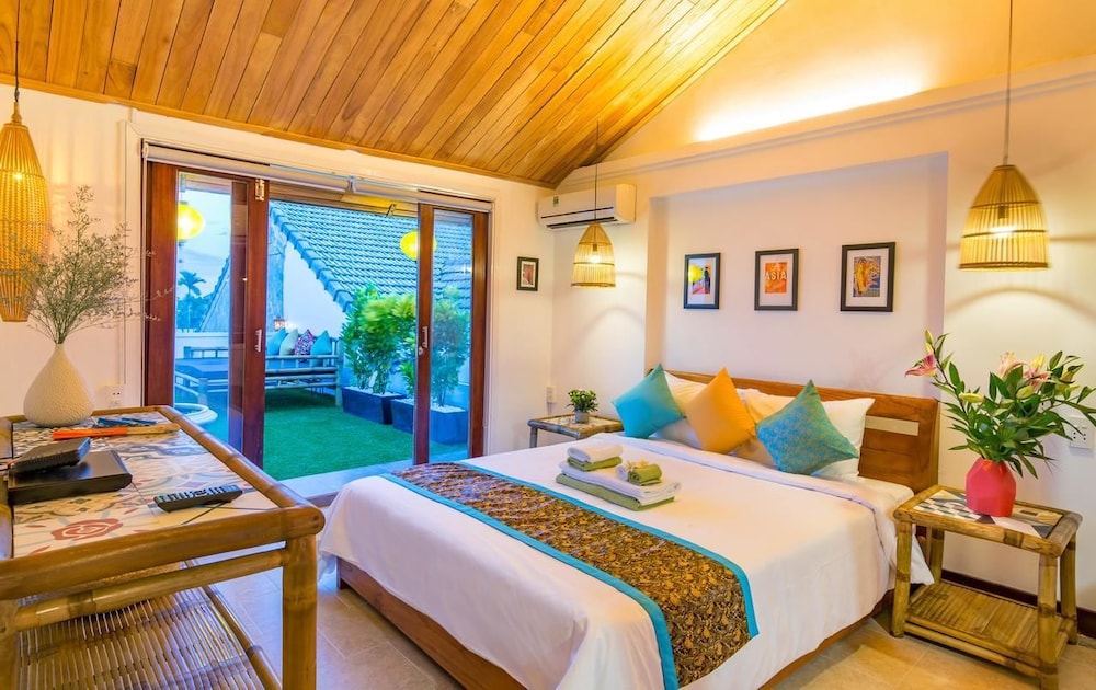 Sunrise Rooftop Room, Rice Field View