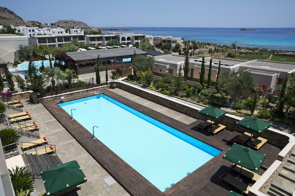 Suite (Sharing Pool, Garden View/ Pool View )