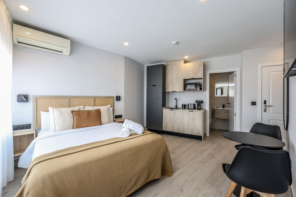 Deluxe Double Room, City View