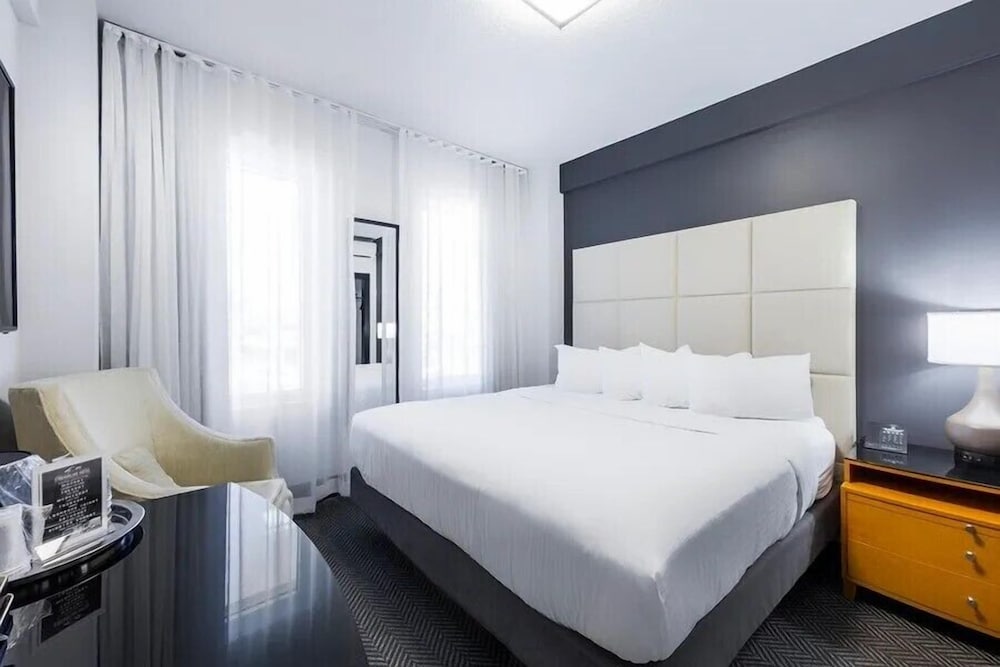 Deluxe Room, 1 King Bed (Ocean View King)
