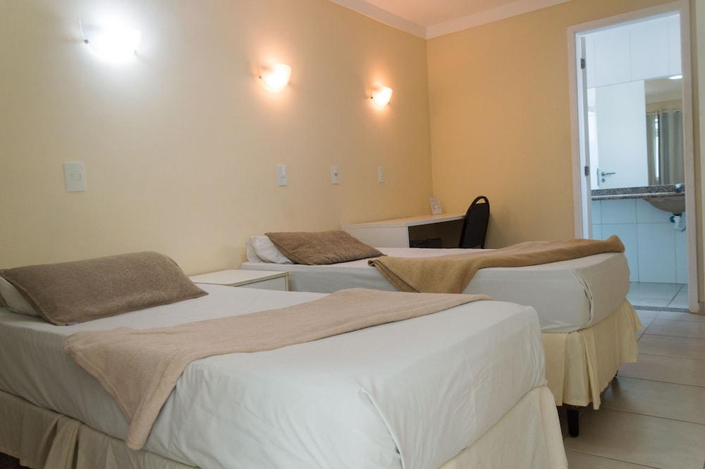 Economy Twin Room, 2 Twin Beds photo 2