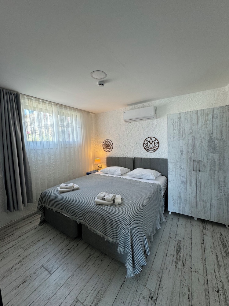 Economy Twin Room photo 1