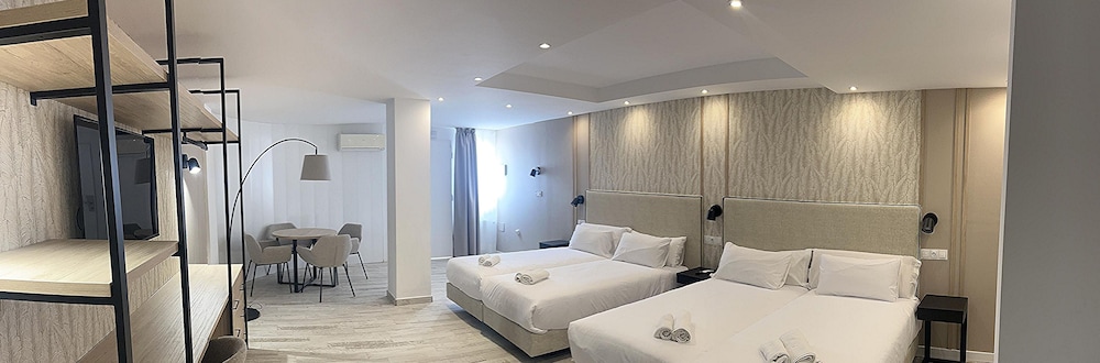 Deluxe Quadruple Room with Free Airport Shuttle