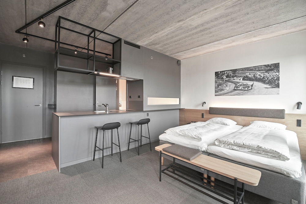 Studio, 1 King Bed - Photo 6