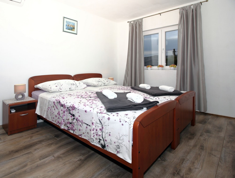 Apartment (Four Bedroom Apartment)