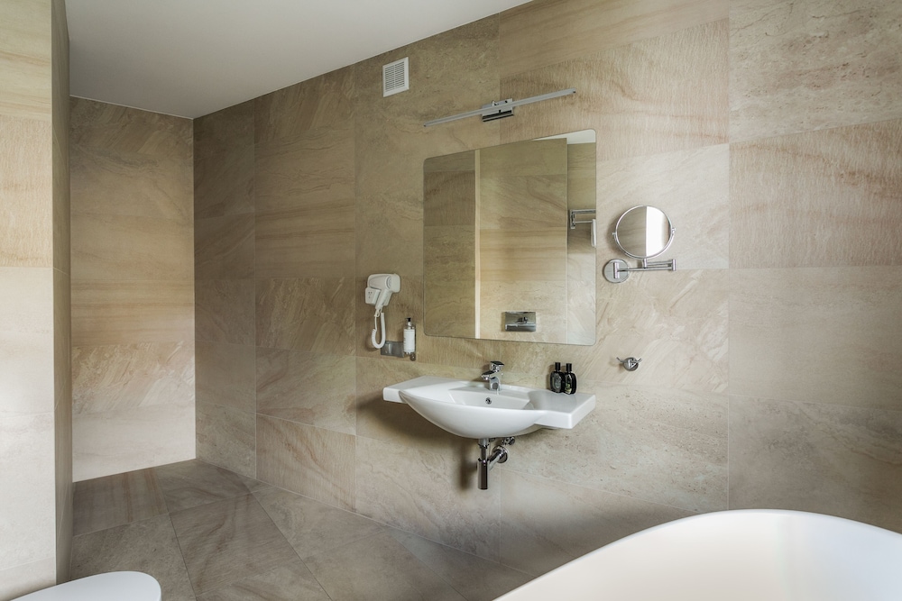 Premier Studio Suite photo 2