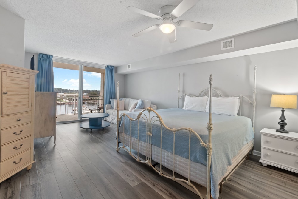 Condo, 4 Bedrooms