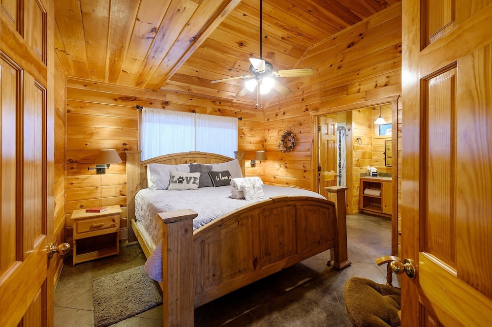 Cabin, 2 Bedrooms photo 1