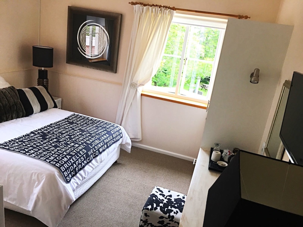 Double room (garden and mountain view) photo 3