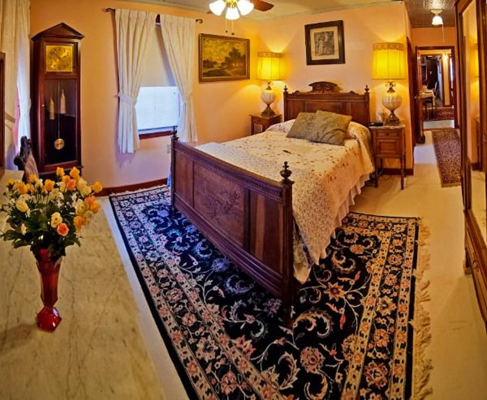 Hamden Room photo 2