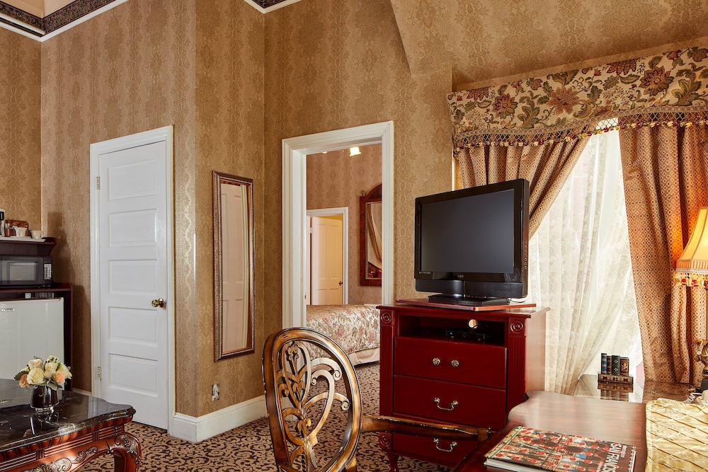 Suite, 1 Bedroom - Photo 4