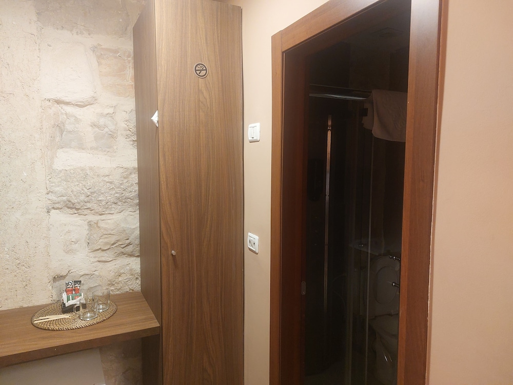 Classic Double Room - Photo 4