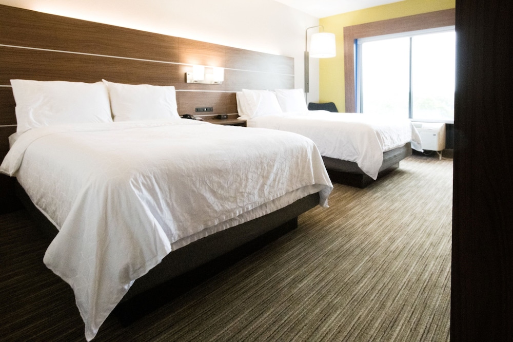 Standard Room, 2 Queen Beds - Photo 2