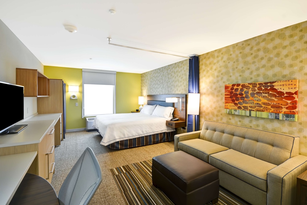 Suite, 1 King Bed, Accessible, Bathtub photo 2