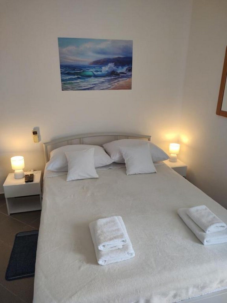 Studio (Studio Apartment)