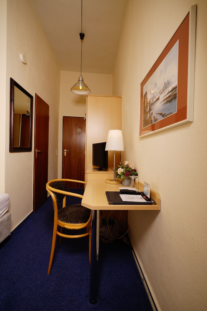 Single Room photo 3
