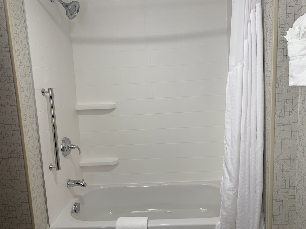 Standard Room, 2 Queen Beds (Communication, Accessible Tub) photo 2