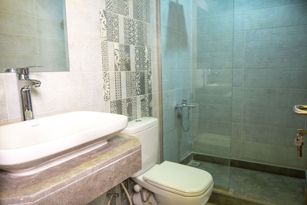Deluxe Twin Room - Photo 11