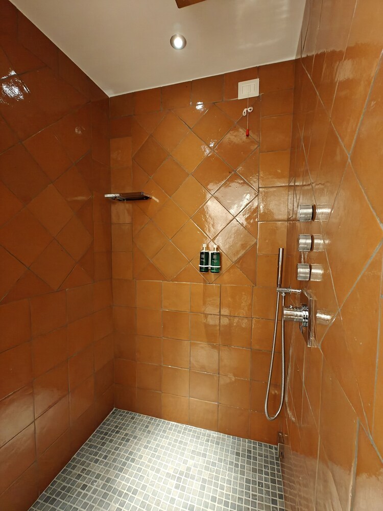 Deluxe Double or Twin Room, City View - Photo 10