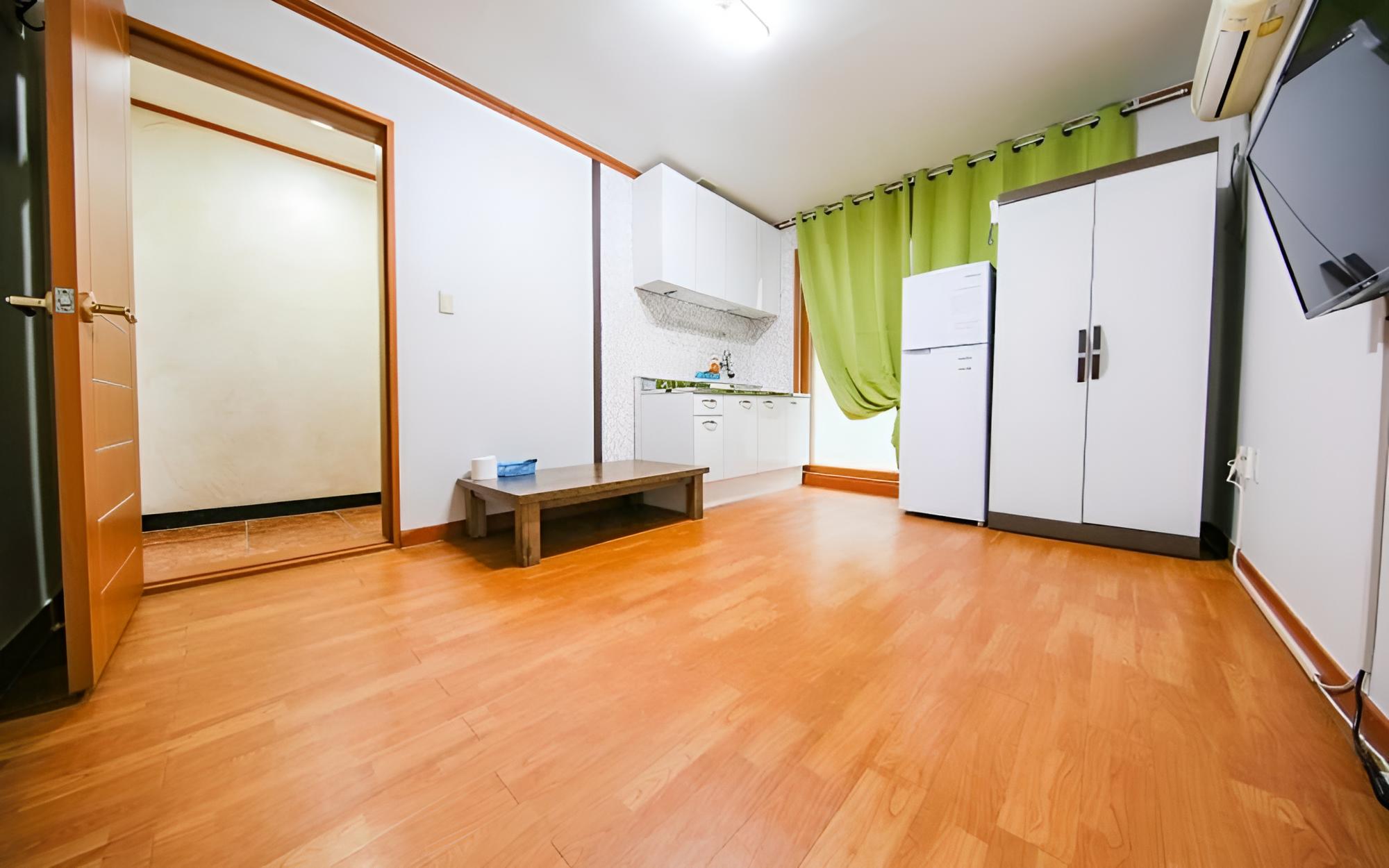 Room (Room 202) photo 2