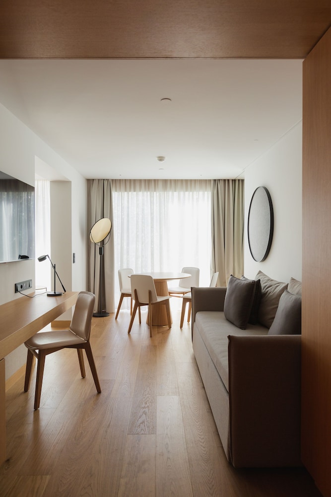 Premium Suite, City View