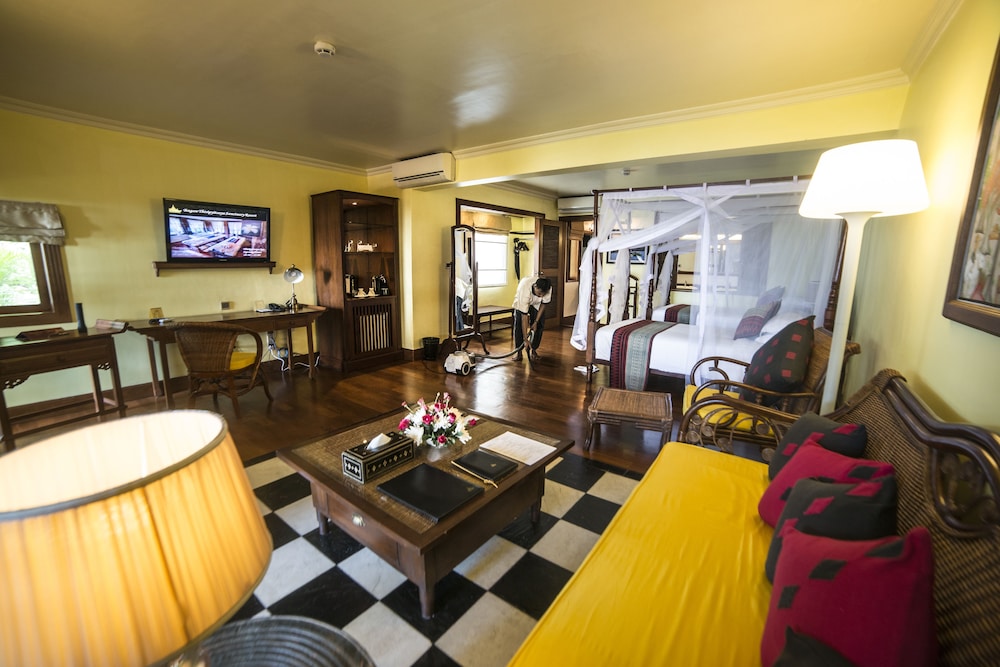 Premier River View Suite Room