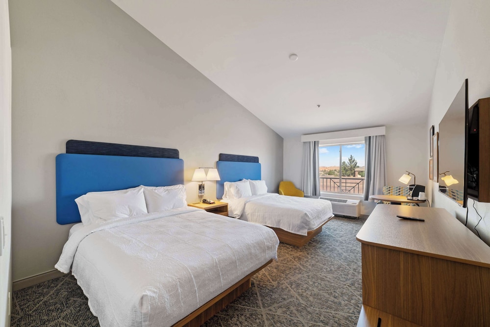 Room, 2 Queen Beds - Photo 2
